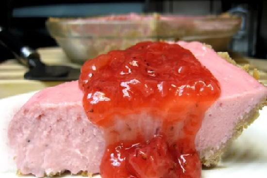 Strawberry cheesecake with rhubarb sauce