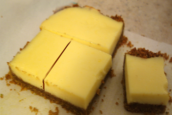 Lemon and lime squares with pistachio crust - A recipe by Epicuriantime.com